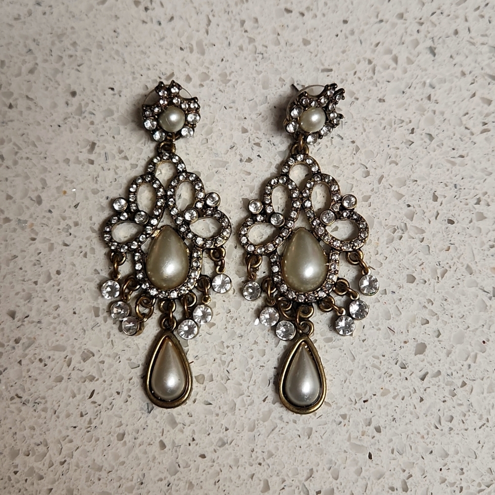 Maurices NWOT Gorgeous Chandelier Bling Dangly Earrings
